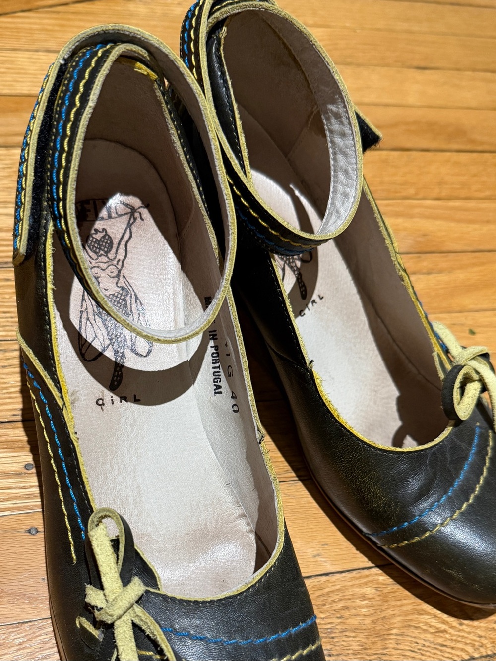 Fly London Wedge Shoes w Ankle Strap - Heel Needs Repair - Picture 5 of 11